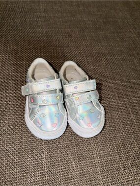 Toddler Kids Holographic Heart & Star Velcro Sneakers - Silver